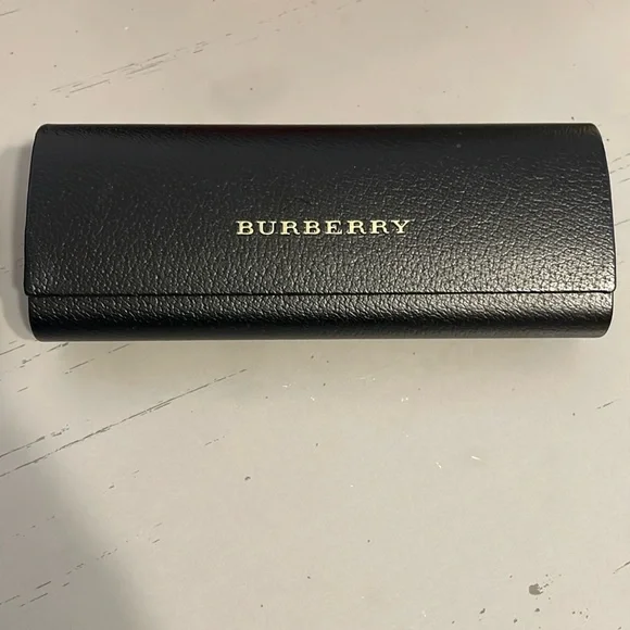 Burberry sunglasses case - Picture 1 of 3